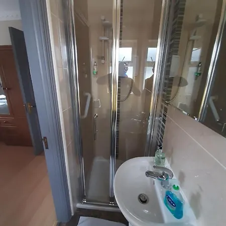 Alojamento de Acomodação e Pequeno-almoço Aaron Vale 3*