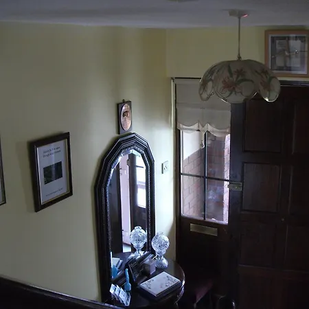 Bed & Breakfast Aaron Vale 3*