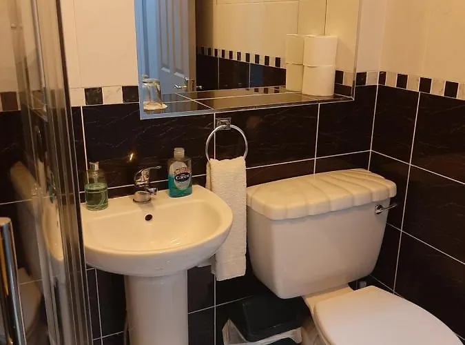 Aaron Vale Bed & Breakfast 3*