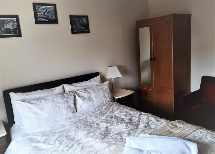 Aaron Vale Bed & Breakfast 3*