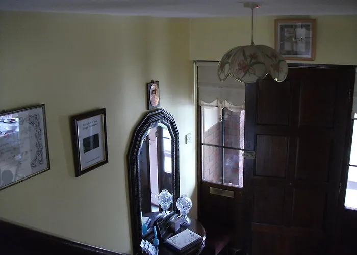 Bed & Breakfast Aaron Vale 3*